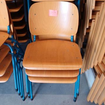 70 x vintage schoolstoelen stapelstoelen kerk partij stoelen beschikbaar voor biedingen