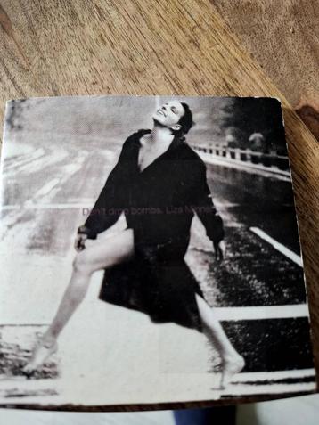 Liza Minnelli don't drop bombs beschikbaar voor biedingen