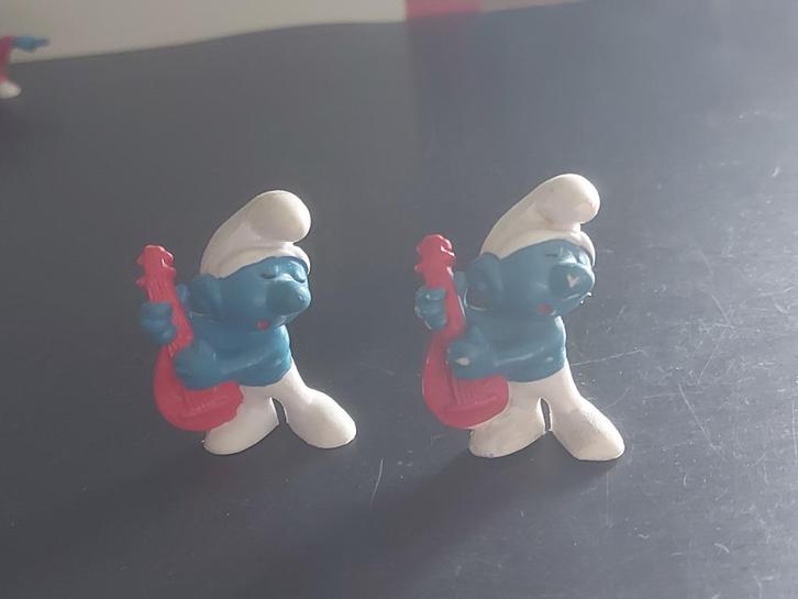 Smurf met luit (rood), Verzamelen, Smurfen, Zo goed als nieuw, Poppetje, Figuurtje of Knuffel, Muzieksmurf, Ophalen of Verzenden