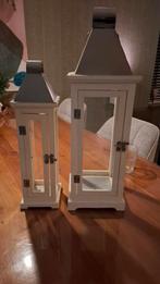 2 Witte Windlichten / Lantaarns - Hout & Metaal, Huis en Inrichting, Ophalen, Gebruikt, 25 tot 50 cm, Wit