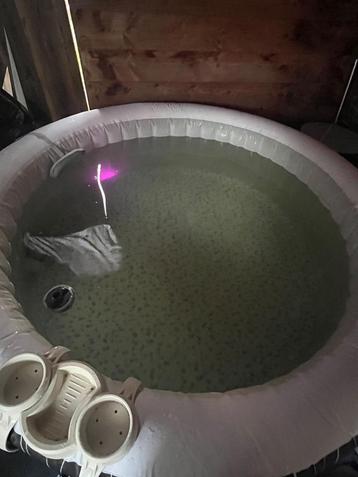 Jacuzzi beschikbaar voor biedingen