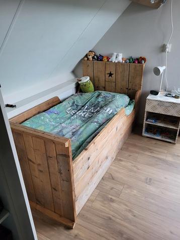 Steigerhouten Bed - Stoer en Uniek! beschikbaar voor biedingen