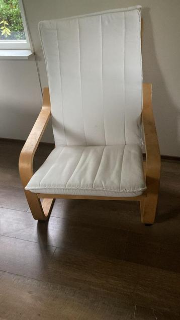 IKEA Stoel met witte bekleding beschikbaar voor biedingen