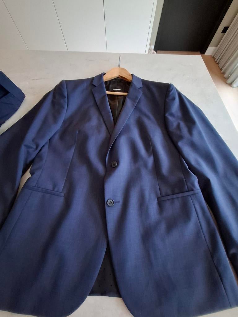 Strellson donker blauw kostuum maat 50 z.g.als nieuw, Kleding | Heren, Kostuums en Colberts, Strellson, Nieuw, Ophalen of Verzenden