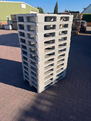 Kunststof pallets 80x120 dichte pallets kunststof beschikbaar voor biedingen