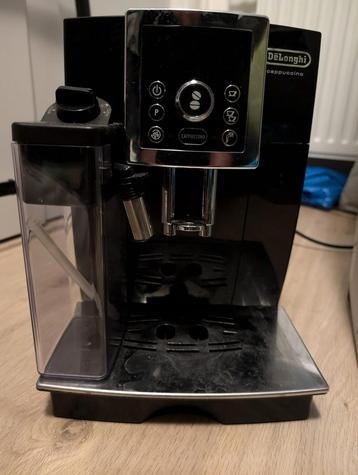 Te koop: kapotte delonghi koffiezetapparaat beschikbaar voor biedingen