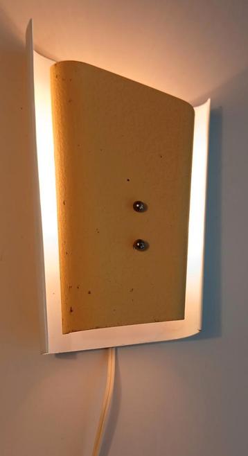 Zeldzame wandlamp, geel, refurbished,  vintage, jaren 50/60  beschikbaar voor biedingen