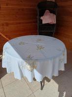 Rond tafelkleed geborduurd., Huis en Inrichting, Ophalen of Verzenden, Zo goed als nieuw, Rond