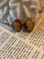 Vintage 50s Camee clip Oorbellen, Sieraden, Tassen en Uiterlijk, Oorbellen, *, Overige materialen, Gebruikt, Verzenden