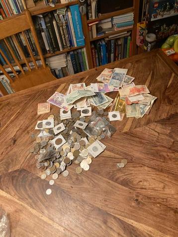 Complete verzameling buitenlandse munten briefgeld beschikbaar voor biedingen