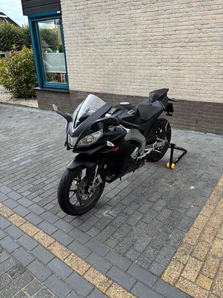 Aprilia rs4 50 orgineel, Fietsen en Brommers, Scooters | Aprilia, Gebruikt, Overige modellen, Maximaal 45 km/u, Tweetakt, Ophalen of Verzenden