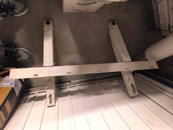 Muurbeugel buitenunit airconditioning  beschikbaar voor biedingen