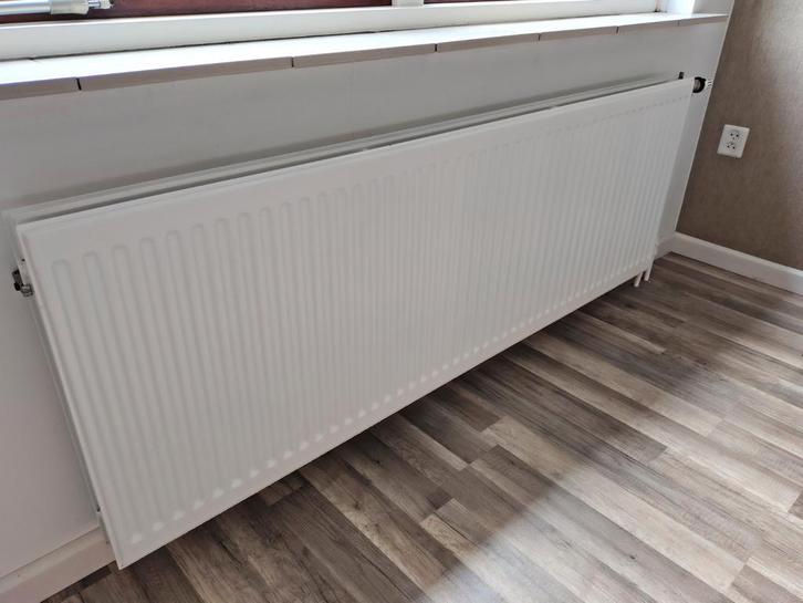 Witte Radiator - Efficiënte Warmte voor uw Huis, Doe-het-zelf en Verbouw, Verwarming en Radiatoren, Gebruikt, Radiator, 30 tot 80 cm