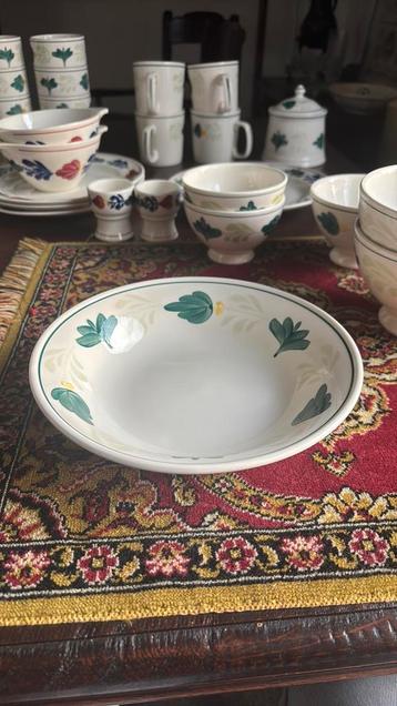 Schaal groen boerenbond beschikbaar voor biedingen