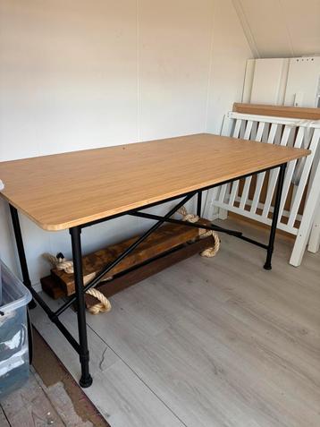 Stijlvolle eettafel te koop – zo goed als nieuw!