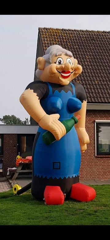 Te koop aangeboden: Opblaas Sarah beschikbaar voor biedingen
