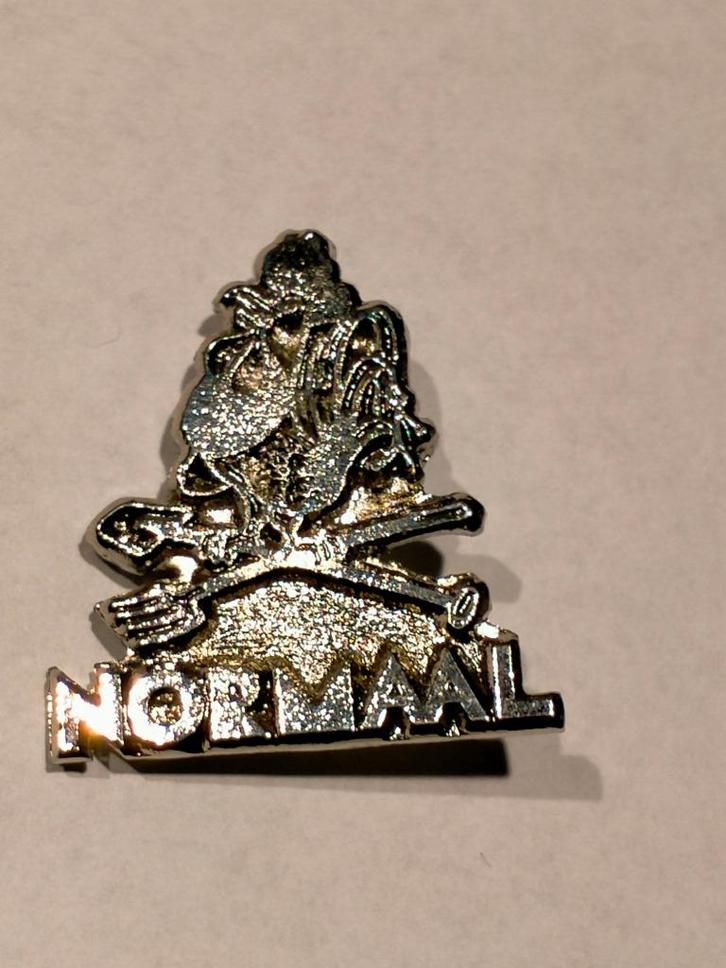 Kiek uut Normaal de haan vintage hoken logo speld RARE, Verzamelen, Muziek, Artiesten en Beroemdheden, Zo goed als nieuw, Kleding