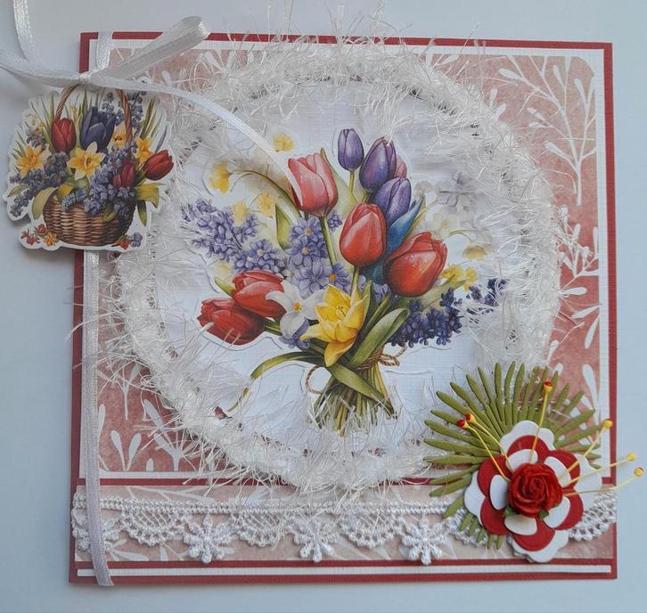 Kaart met bosje tulpen, met gehaakte rand., Hobby en Vrije tijd, Kaarten | Zelfgemaakt, Zo goed als nieuw, Ophalen of Verzenden