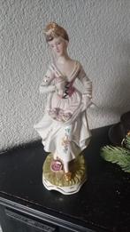 oud Porseleinen beeldje deftige dame, Ophalen of Verzenden