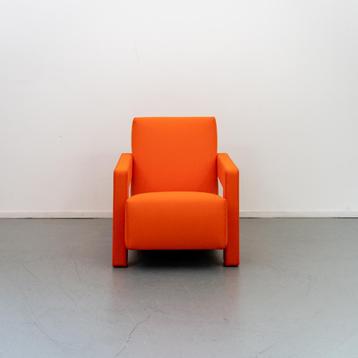 2x Cassina Utrecht Chair type 637 Oranje – Stof beschikbaar voor biedingen