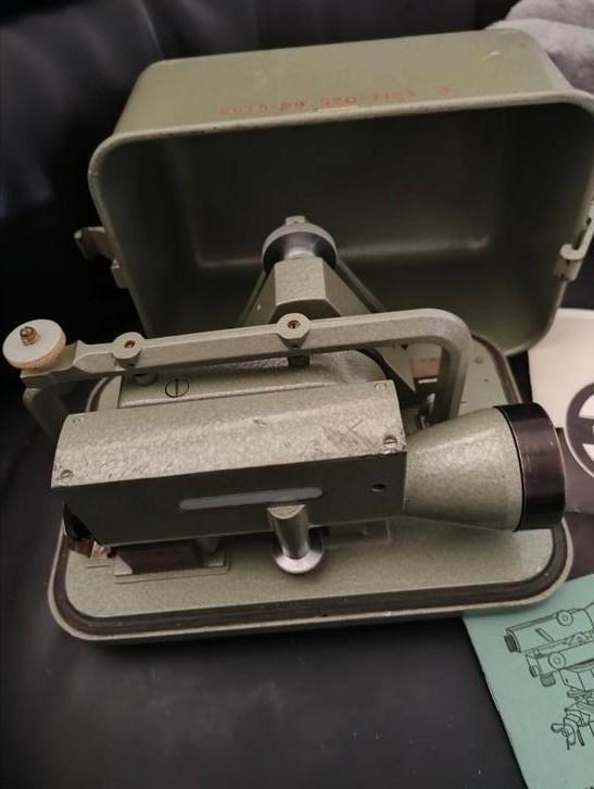 👉 Cooke S33 Theodoliet Vickers Instruments Ltd Militair, Verzamelen, Militaria | Algemeen, Landmacht, Nederland, Ophalen of Verzenden