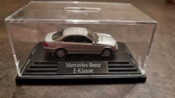 Mercedes-Benz E-Klasse Collectie modelauto beschikbaar voor biedingen