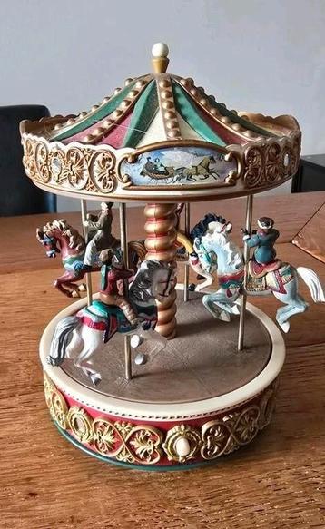 Draaimolen/carrousel voor kerst beschikbaar voor biedingen