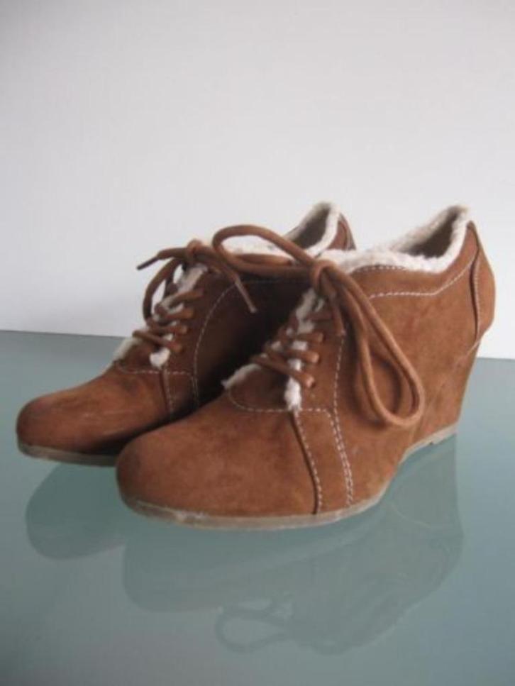 GRATIS VERZENDEN | RETRO vintage bruine pumps 38, Kleding | Dames, Schoenen, Zo goed als nieuw, Pumps, Bruin, Verzenden