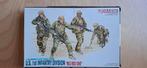 Dragon 3015 1:35 U.S. 1st infantery division, Ophalen of Verzenden, Nieuw, 1:35 tot 1:50, Figuur of Figuren