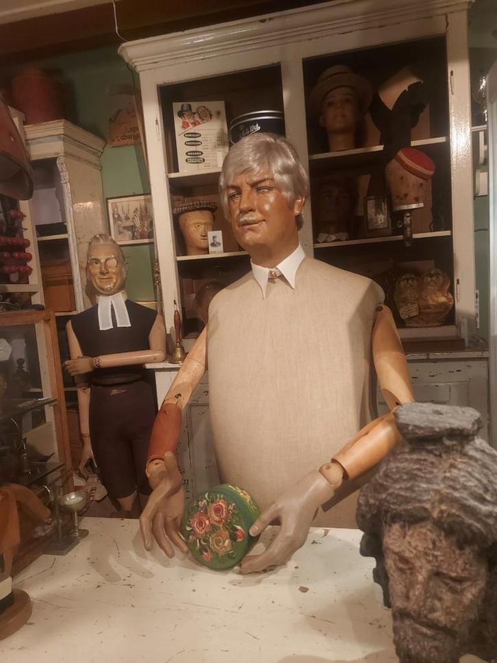 Antieke winkelbediende dikke etalagepop van 185 cm, Antiek en Kunst, Curiosa en Brocante, Ophalen