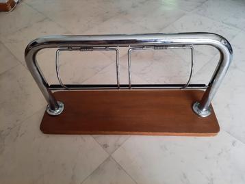 vintage papierrol houder beschikbaar voor biedingen