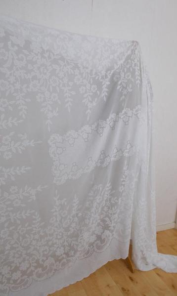 Mooi groot tafelkleed uit Portugal beschikbaar voor biedingen