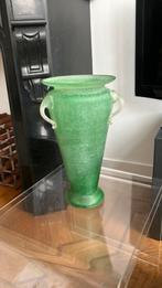 Murano "Scavo" vaas met dolfijn- of zeepaardgrepen., Huis en Inrichting, Woonaccessoires | Vazen, Ophalen, Minder dan 50 cm, Groen