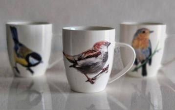 Drie Bekers Vogels beschikbaar voor biedingen