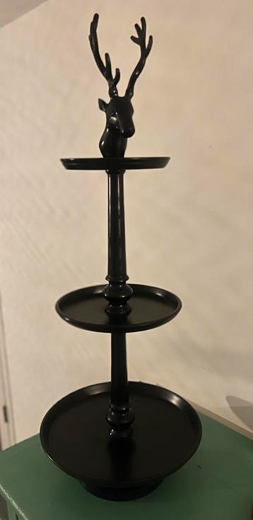 Etagère met Hertenkop Metaal beschikbaar voor biedingen