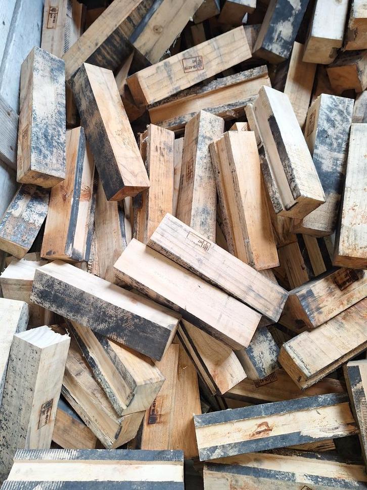 Droog Indisch hardHaardhout -, Tuin en Terras, Haardhout, Blokken, Overige houtsoorten, 3 tot 6 m³, Ophalen of Verzenden