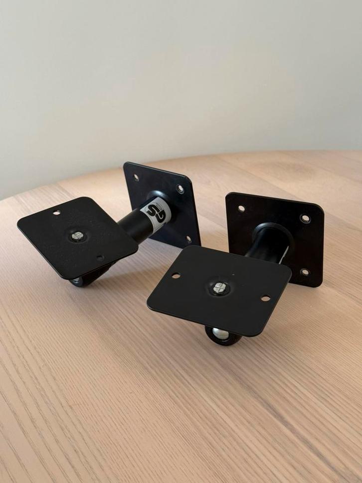 KRK VXT4 muurbeugels, Audio, Tv en Foto, Luidsprekers, Zo goed als nieuw, Front, Rear of Stereo speakers, Overige merken, Ophalen of Verzenden