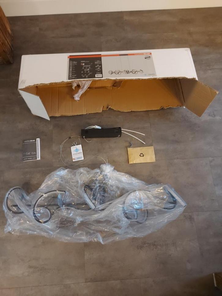 Moderne LED Hanglamp - Nieuw in doos!, Huis en Inrichting, Lampen | Hanglampen, Nieuw, Minder dan 50 cm, Kunststof, Metaal, Ophalen of Verzenden