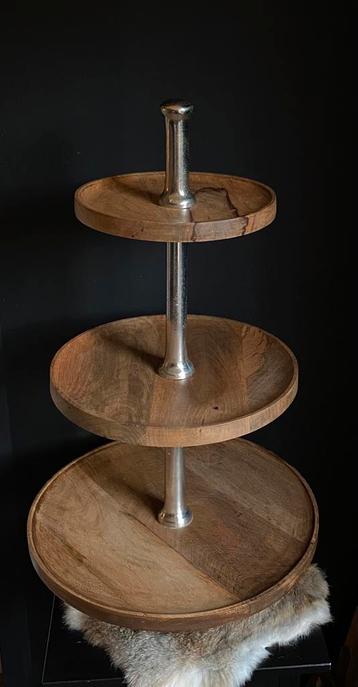 Prachtige grote etagere mangohout met zilver. beschikbaar voor biedingen