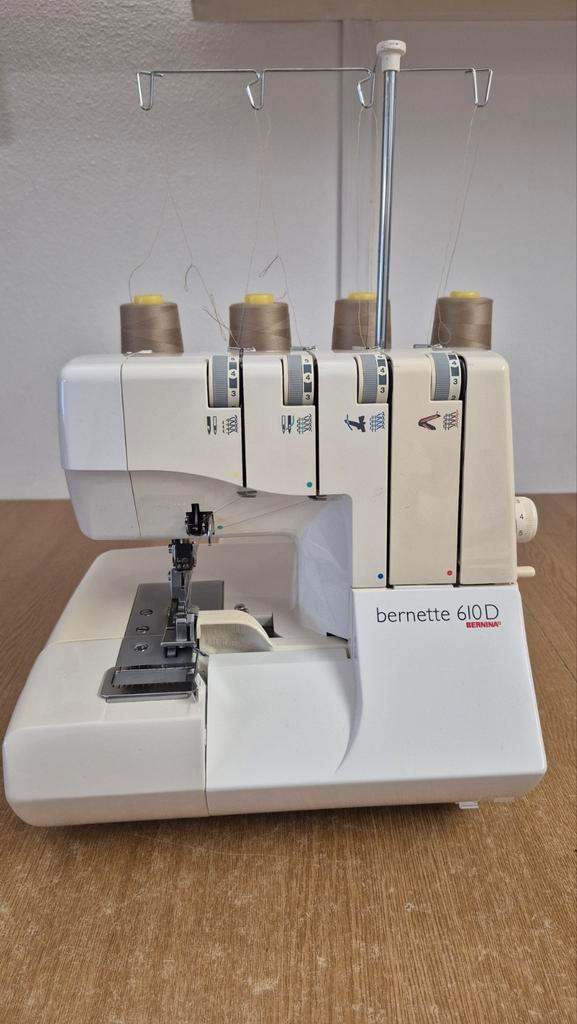 Bernette 610D Lockmachine -met lock garen, Hobby en Vrije tijd, Naaimachines en Toebehoren, Ophalen of Verzenden