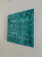 Nieuw Qlocktwo Vintage Copper Design Klok 45x45 Woordklok, Wandklok, Digitaal, Nieuw, Ophalen of Verzenden