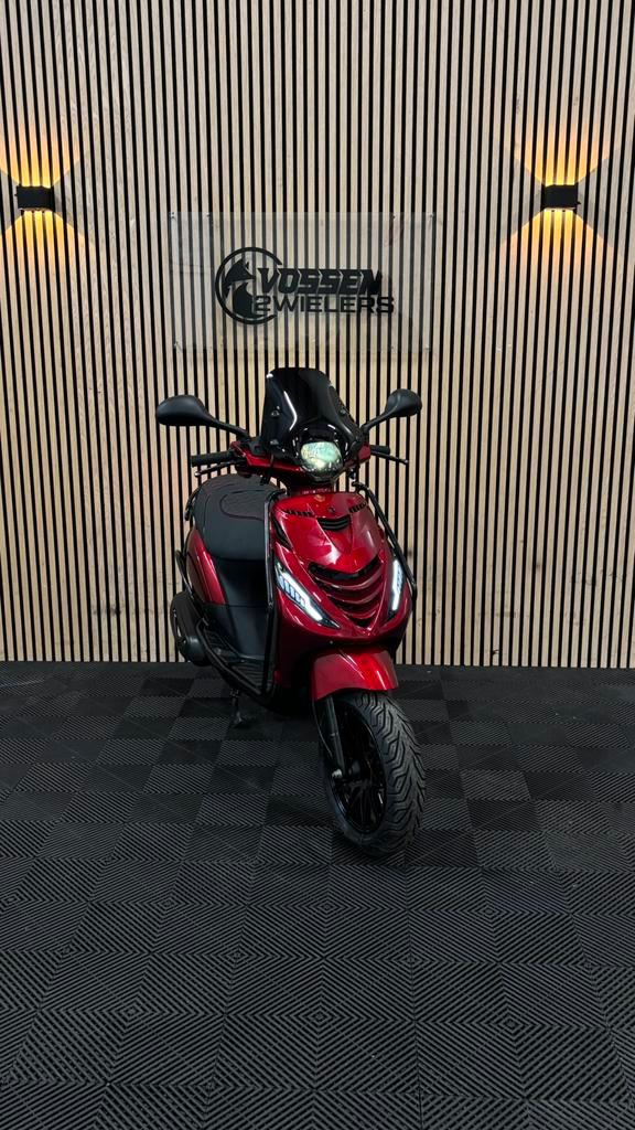 Piaggio Zip  Exclusive| Candy Red | 2023 |  Full option, Fietsen en Brommers, Scooters | Piaggio, Zo goed als nieuw, Zip, Maximaal 45 km/u