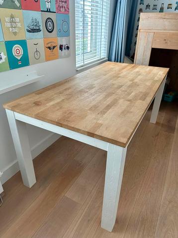 Mooie houten eettafel/bureau beschikbaar voor biedingen