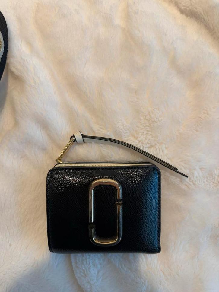 Marc Jacobs Portemonnee - Klein & Stijlvol!, Sieraden, Tassen en Uiterlijk, Portemonnees, Zo goed als nieuw, Overige merken, Zwart