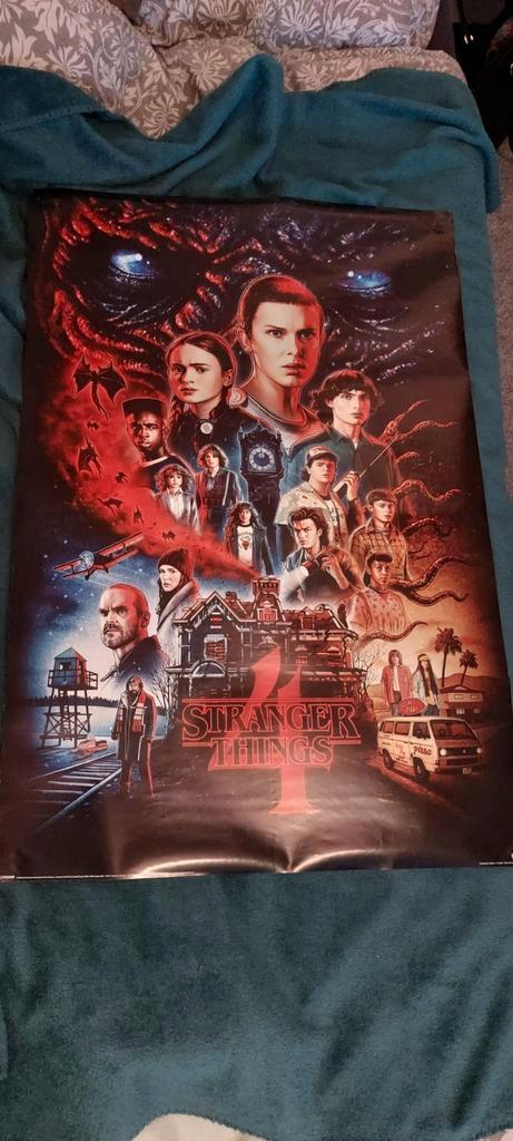 Stranger Things seizoen 1 en 4 posters 60x90 zgan, Verzamelen, Posters, Zo goed als nieuw, Ophalen of Verzenden