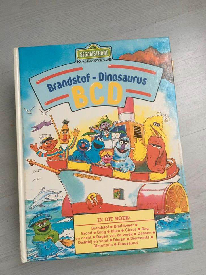 Sesamstraat: boek over ABC - Brandstof - Dinosaurus, Boeken, Kinderboeken | Kleuters, Gelezen, Fictie algemeen, Ophalen of Verzenden