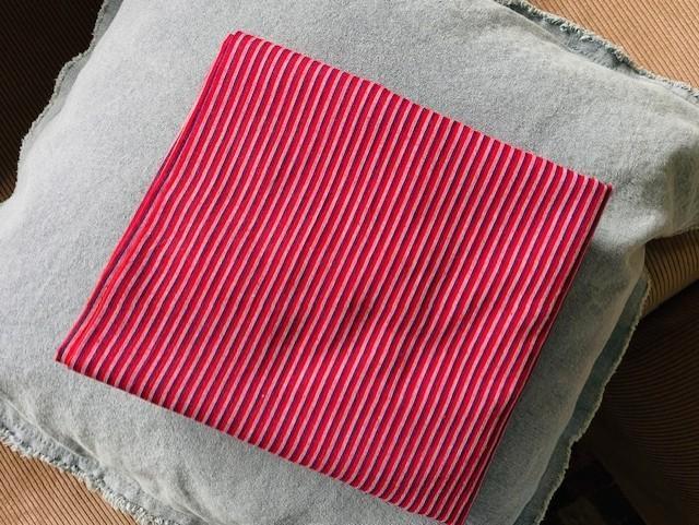 Stof rood blauw streep retro vintage jaren 70, Hobby en Vrije tijd, Stoffen en Lappen, Nieuw, Katoen, 120 cm of meer, 30 tot 200 cm