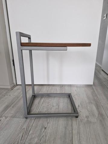 Bijzettafel / Banktafel beschikbaar voor biedingen