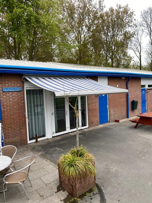 Zonnescherm kleur blauw, Tuin en Terras, Zonneschermen, Gebruikt, Knikarmscherm, 300 cm of meer, 250 cm tot 450 cm, Ophalen