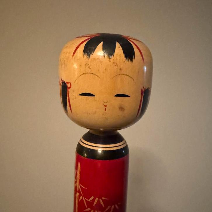 Vintage Japanse Kokeshi pop – 37 cm – Naruko– rood bamboe, Antiek en Kunst, Antiek | Speelgoed, Ophalen of Verzenden